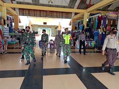 Tim Gabungan TNI,Polri dan Satpol PP Berikan Imbauan di Pasar Belantik Raya